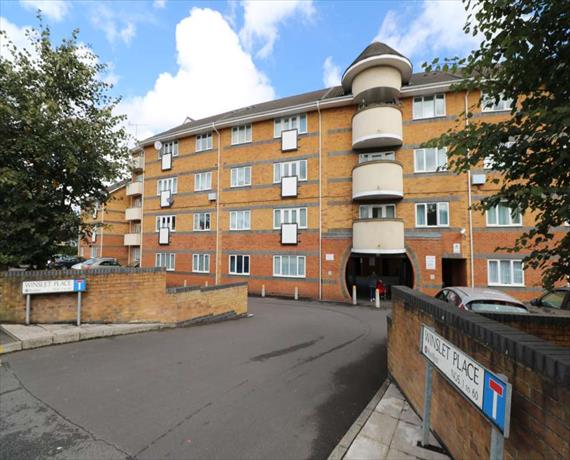 2 bedroom Flat for s...